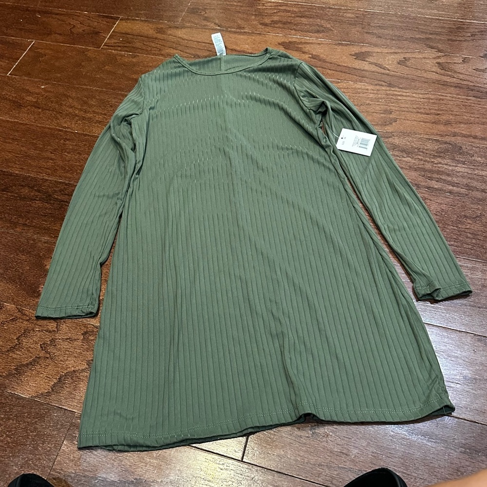 Style 5 Green Ribbed Long Sleeve Dress Size Medium NWT